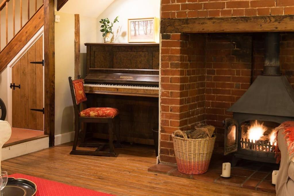 Wren Cottage, A Very Cosy Historic Coastal Cottage In A Pretty Little Village Wickham Market Extérieur photo