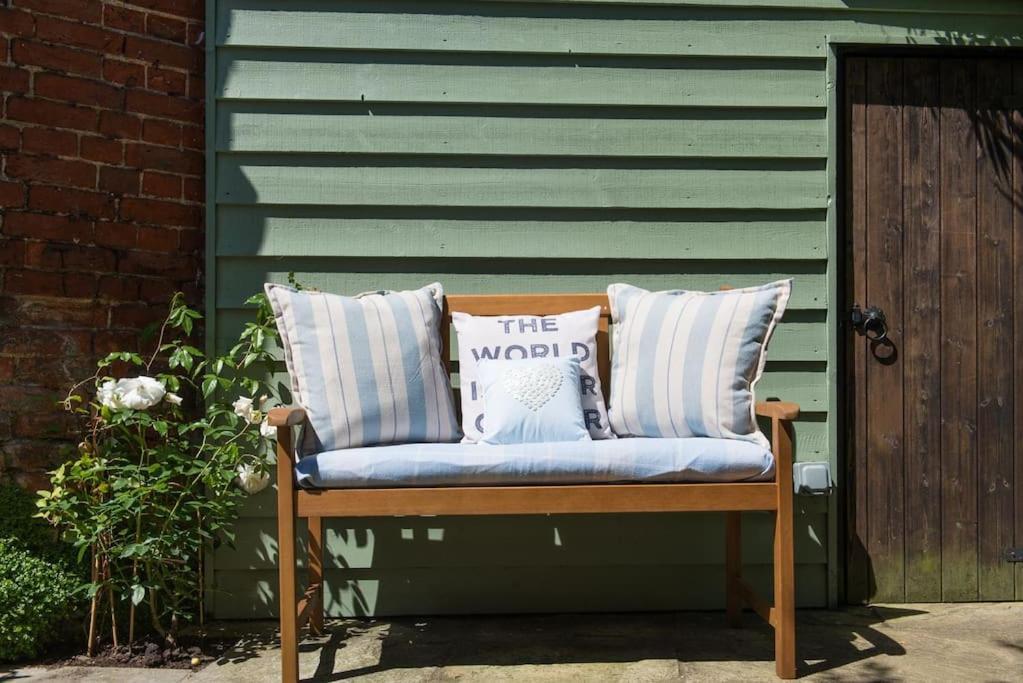 Wren Cottage, A Very Cosy Historic Coastal Cottage In A Pretty Little Village Wickham Market Extérieur photo